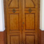 Barnizado de puerta. Restauración