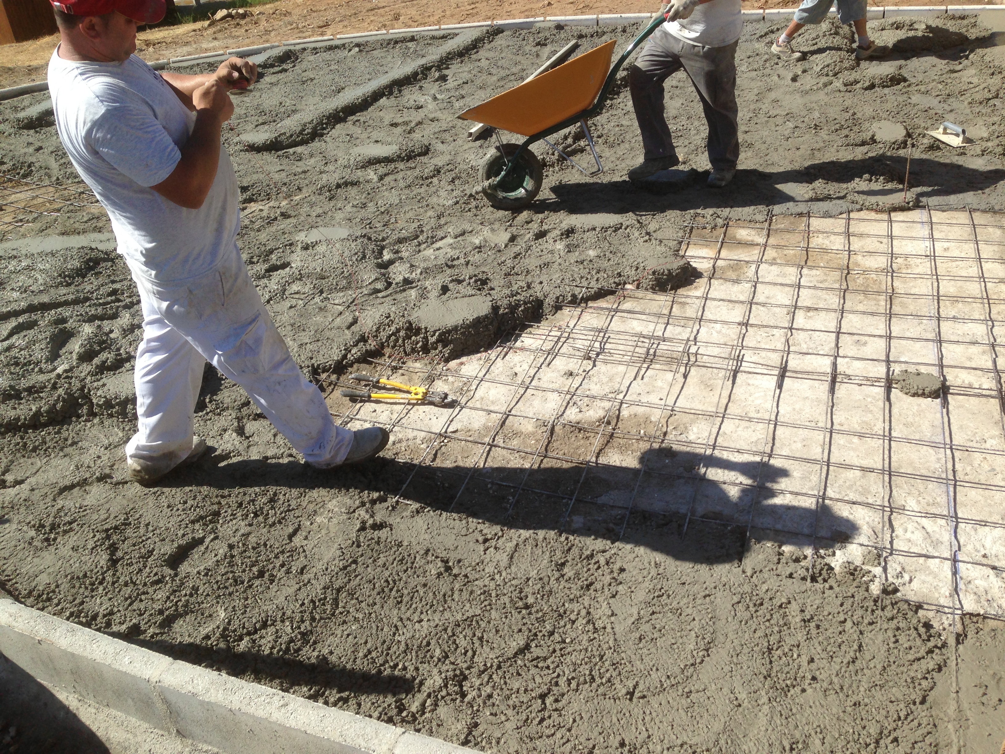 Hormigonar jardines para ampliar aparcamientos