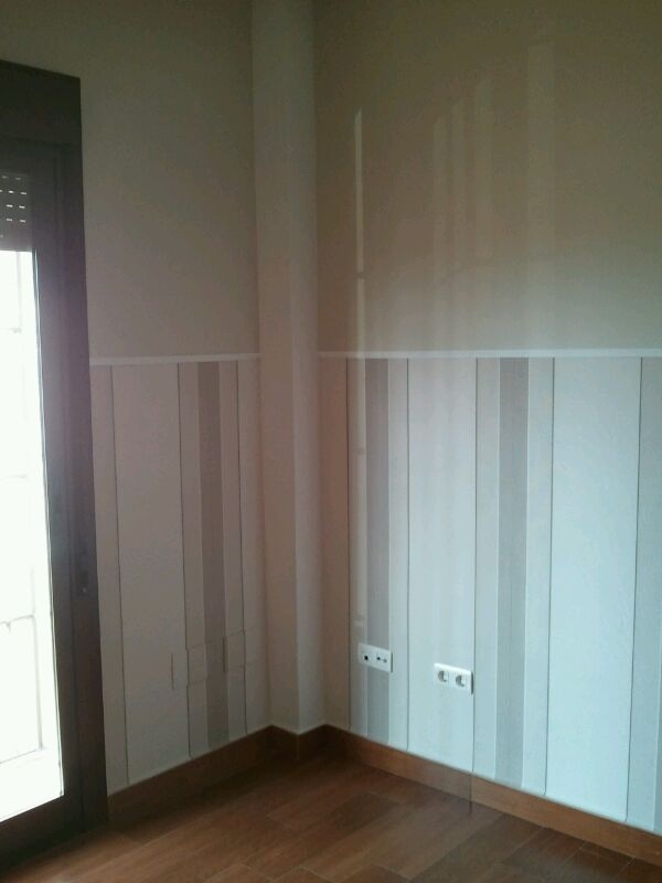 Colocación de papel de vinilo decorativo