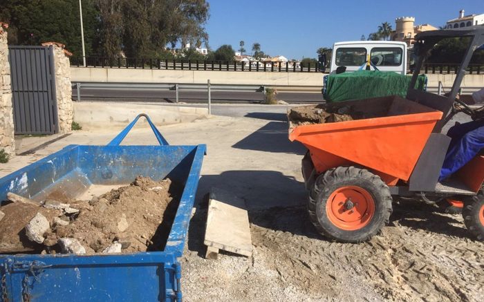 Mini-excavaciones y contenedores