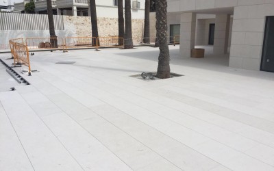 Colocación de suelo técnico elevado